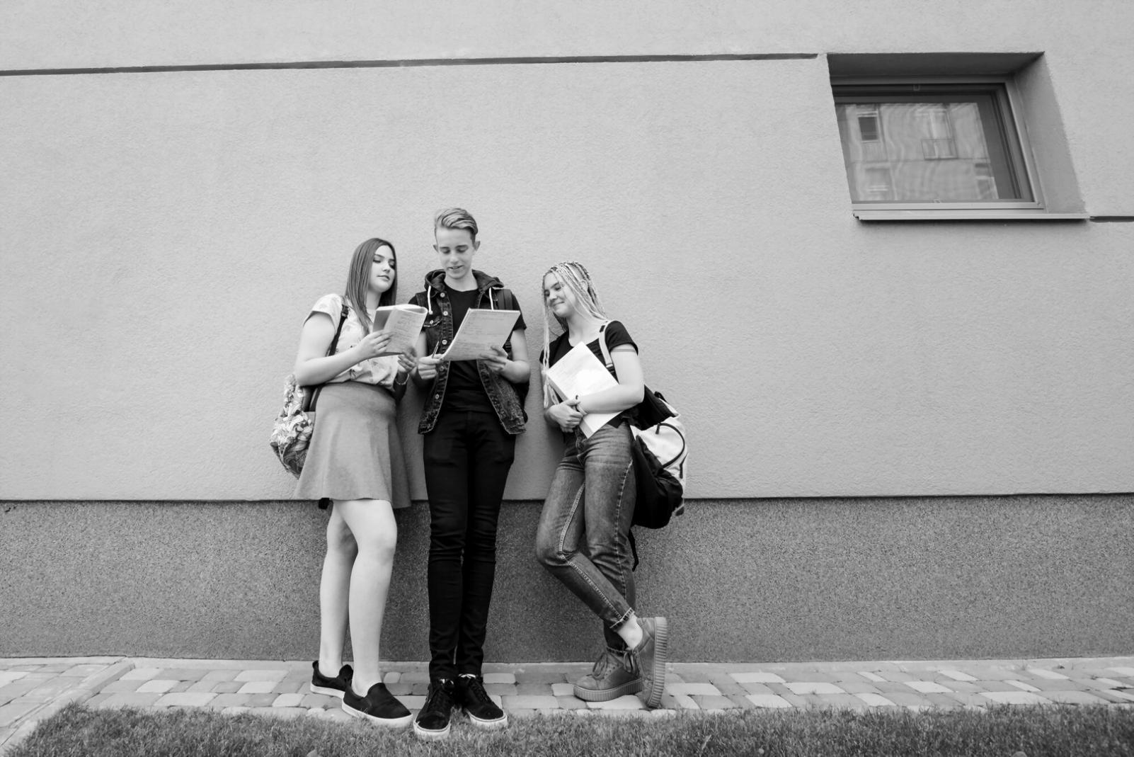 Gut ausgestatteter Lernplatz für konzentriertes Arbeiten